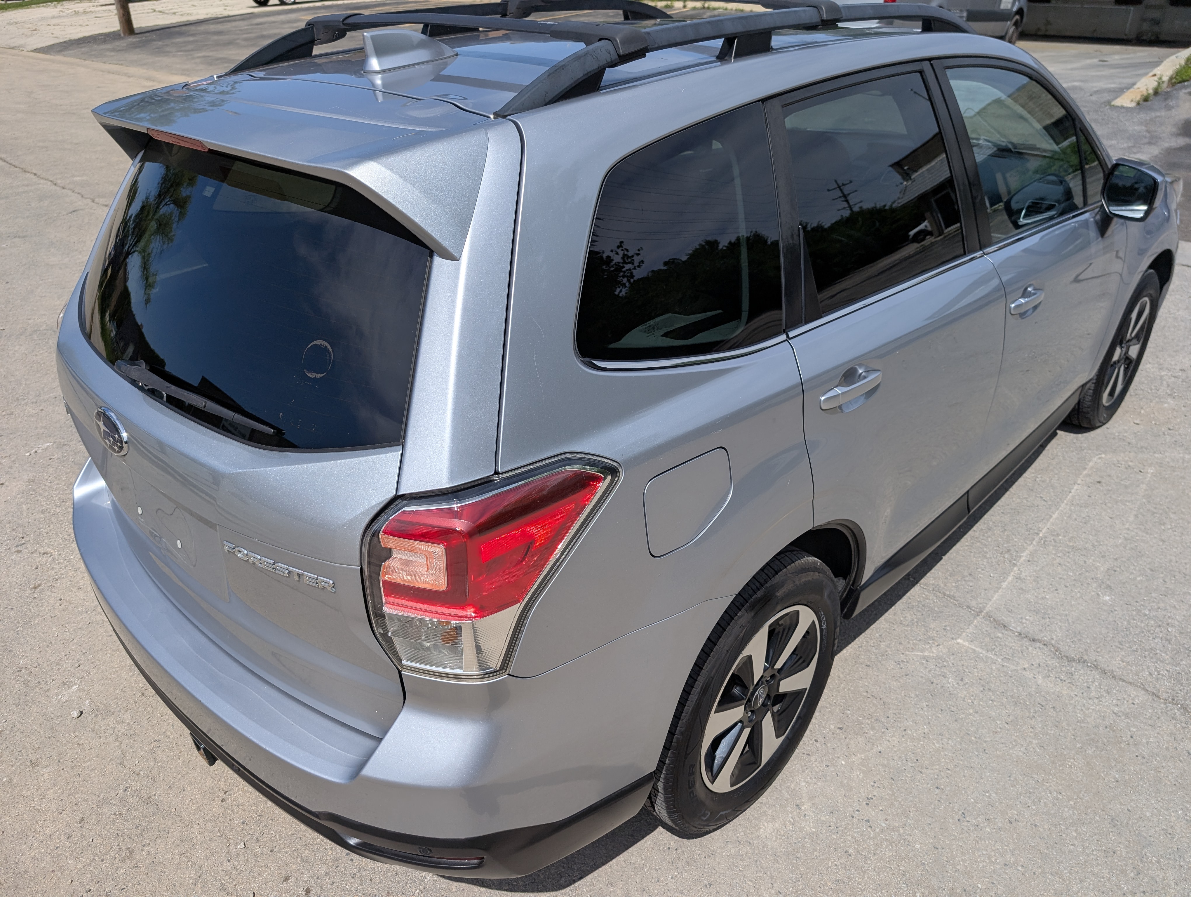 2018 Subaru Forester 2.5I Limited Silver — view 6