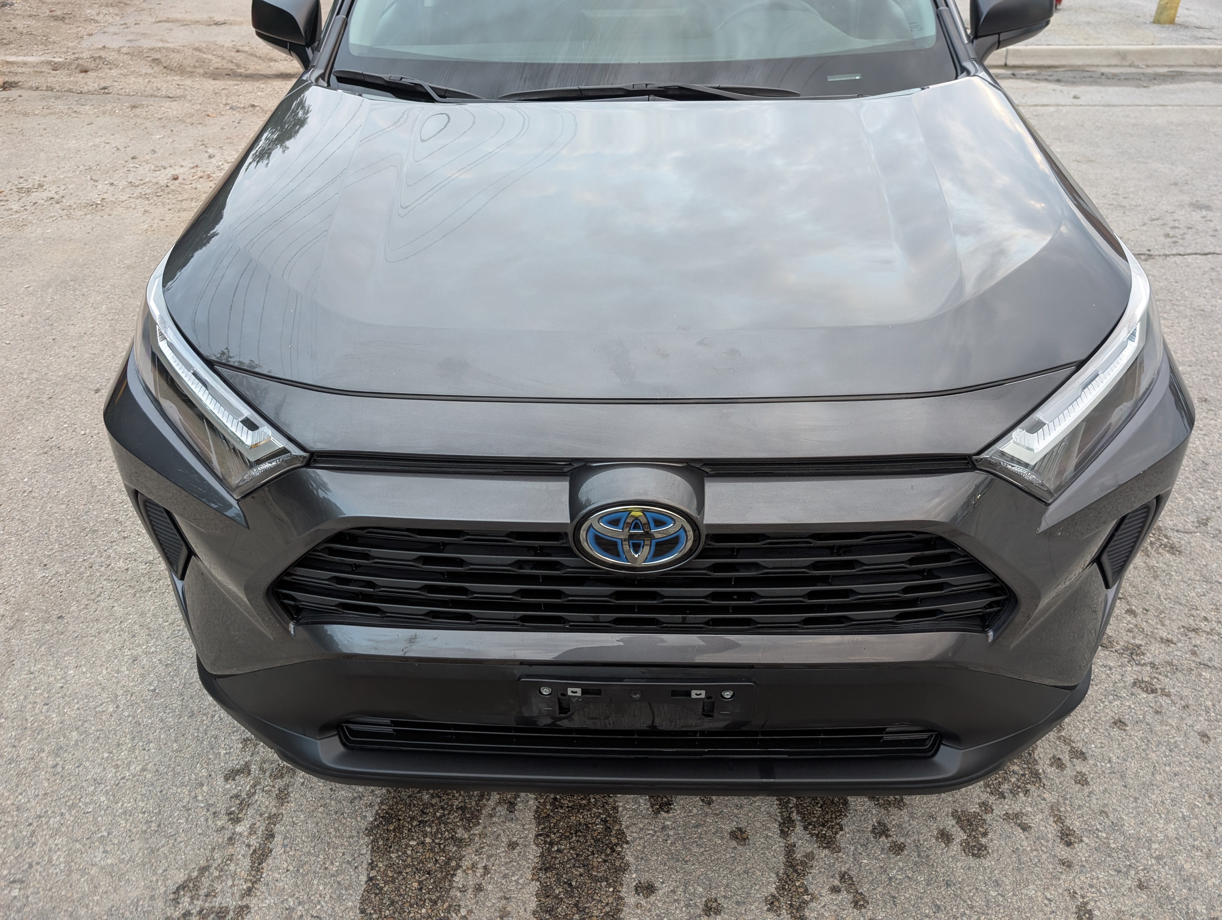 2024 Toyota RAV4 Hybrid LE Gray — view 11