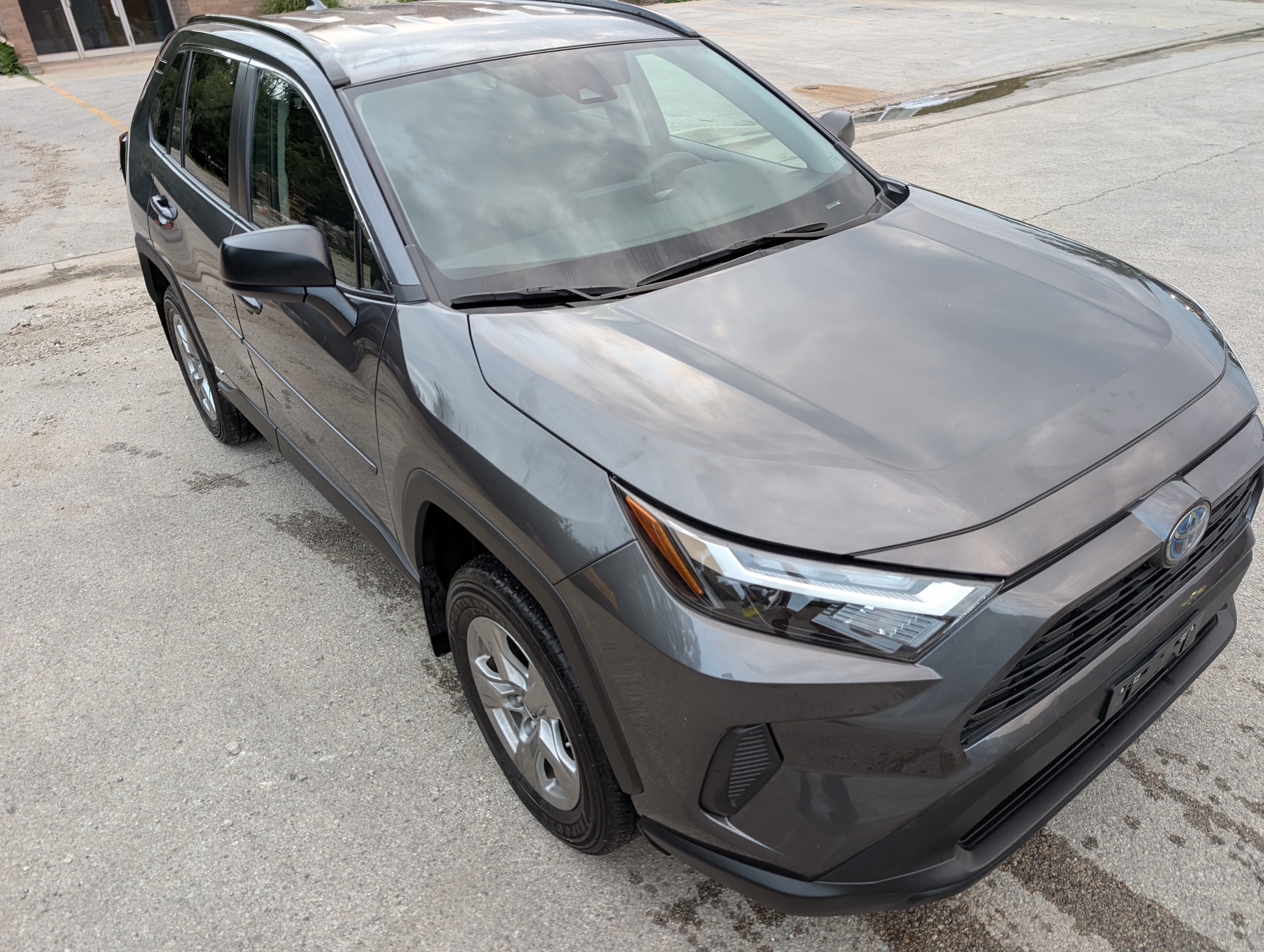 2024 Toyota RAV4 Hybrid LE Gray — view 10