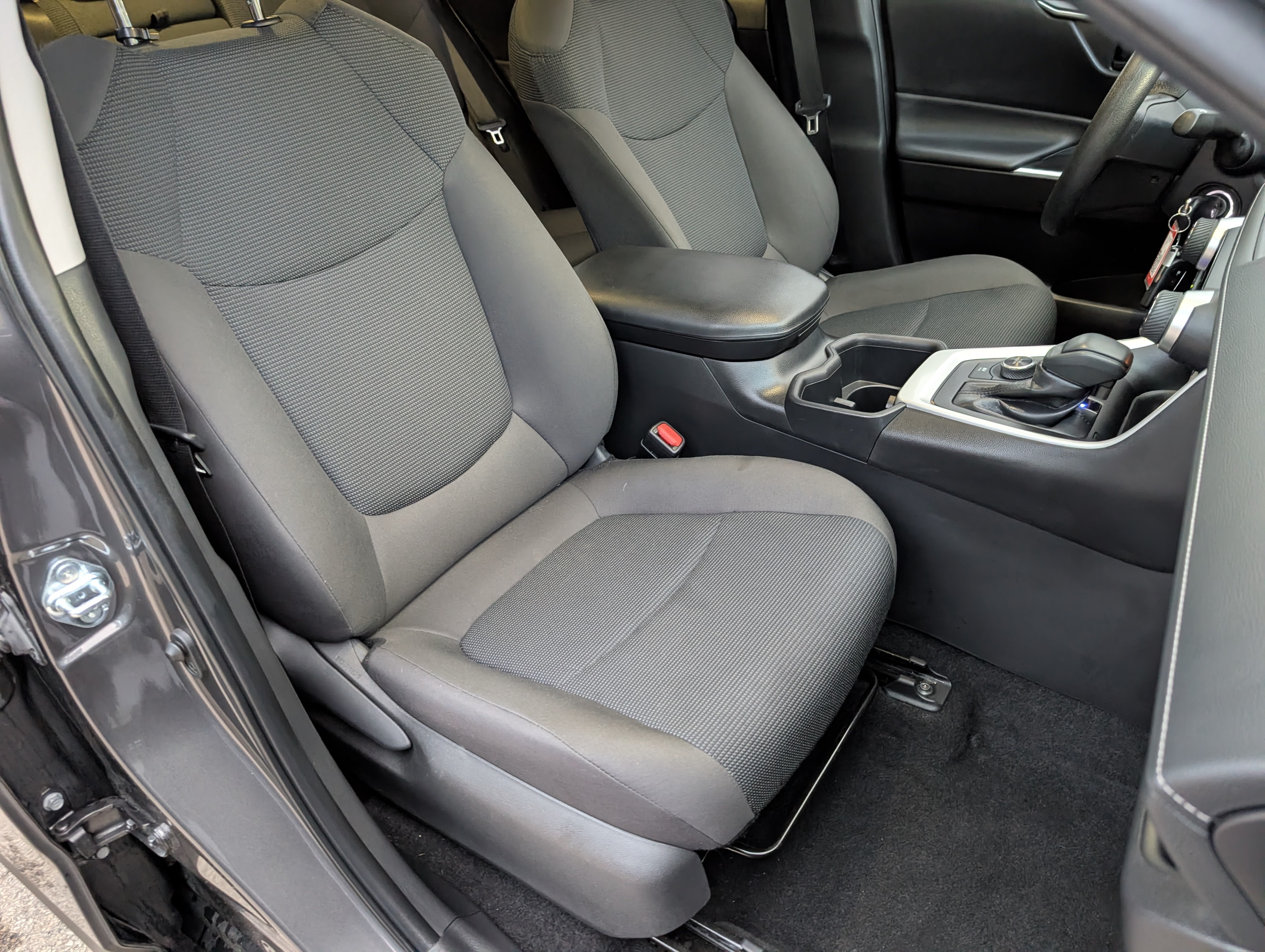 2024 Toyota RAV4 Hybrid LE Gray — view 18