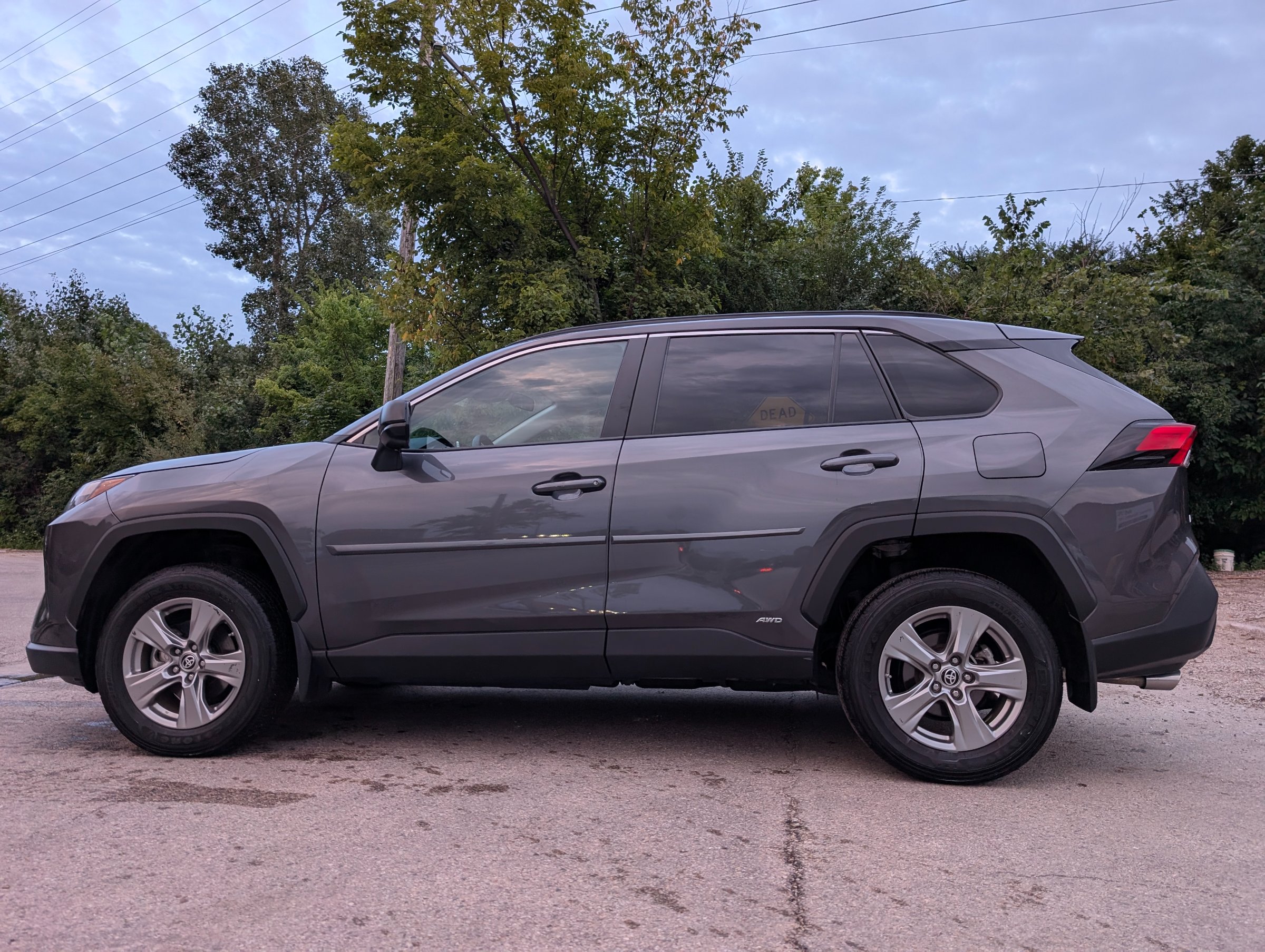 2024 Toyota RAV4 Hybrid LE Gray — view 2