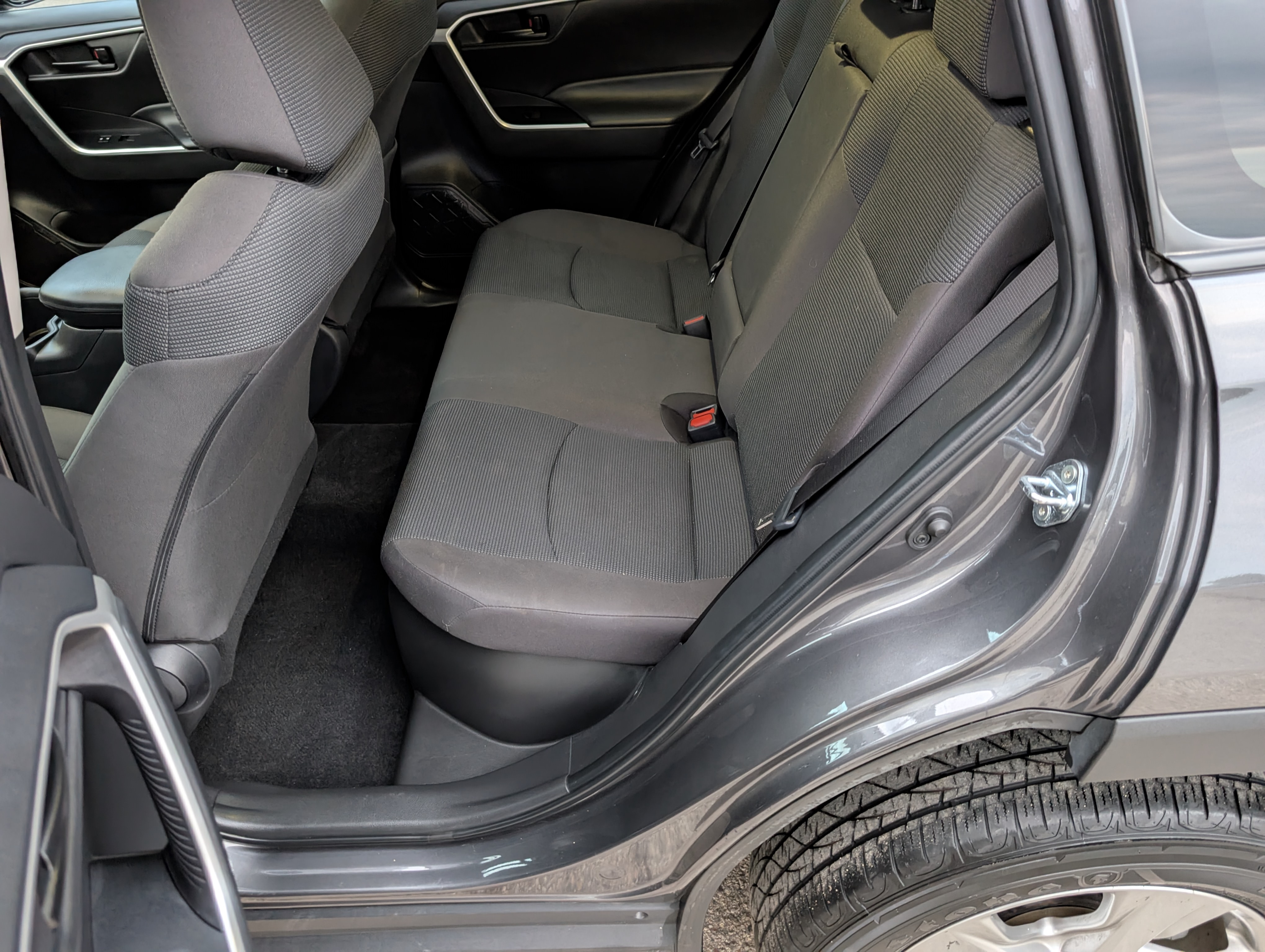 2024 Toyota RAV4 Hybrid LE Gray — view 20