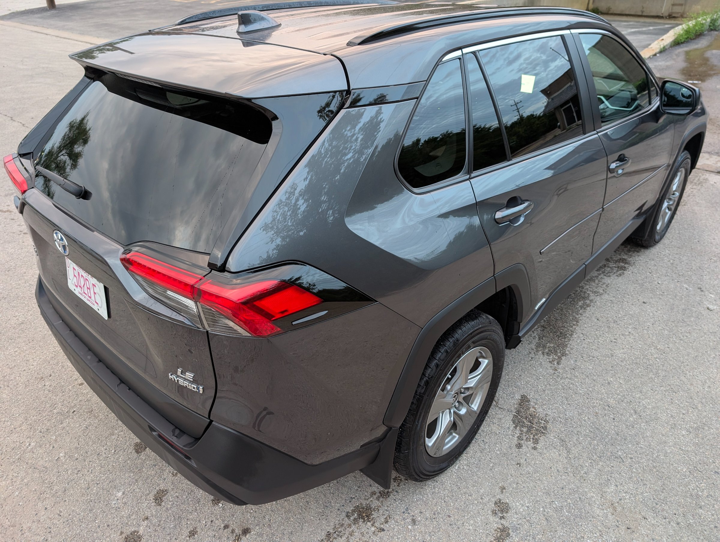 2024 Toyota RAV4 Hybrid LE Gray — view 6