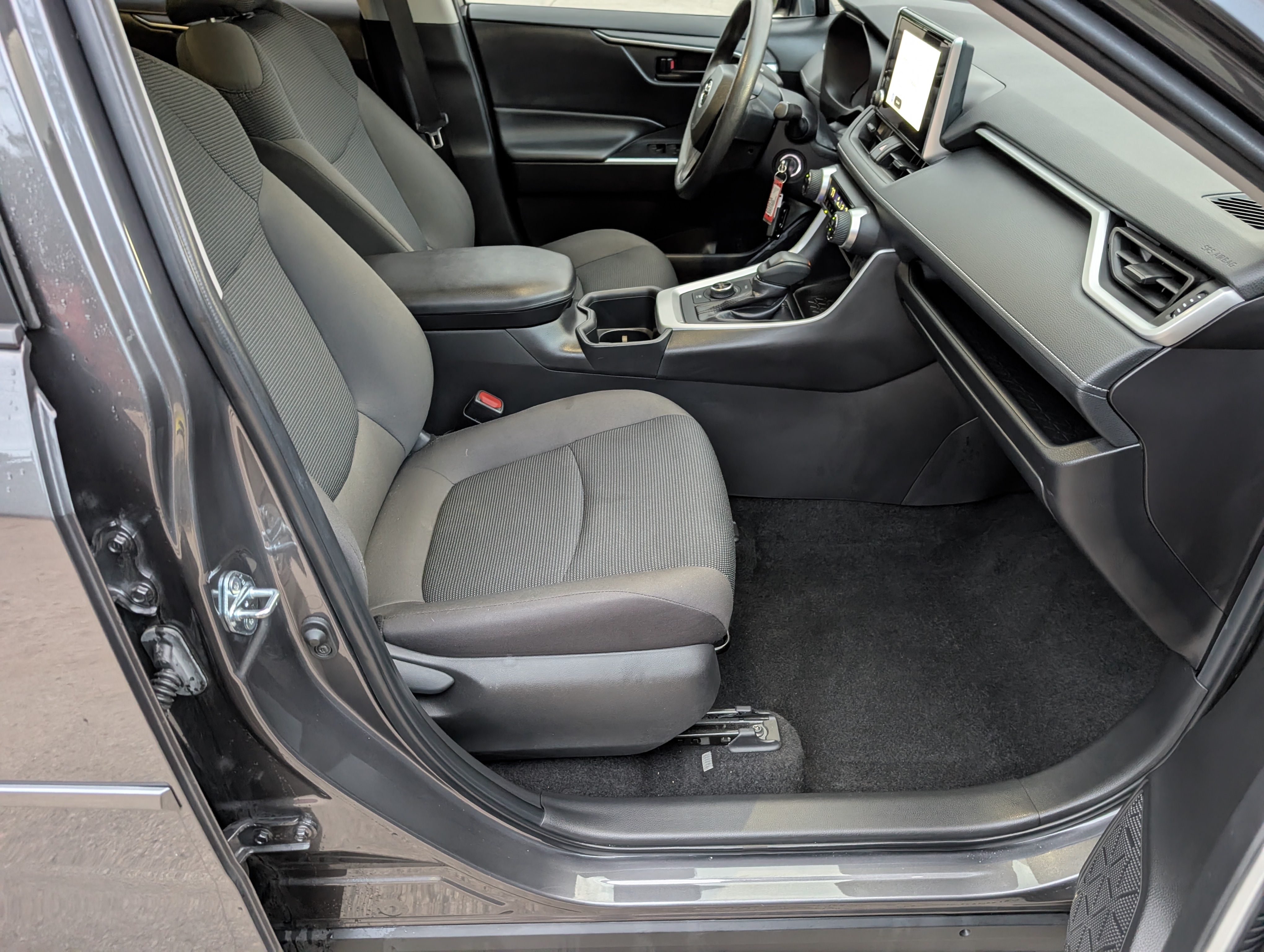 2024 Toyota RAV4 Hybrid LE Gray — view 17
