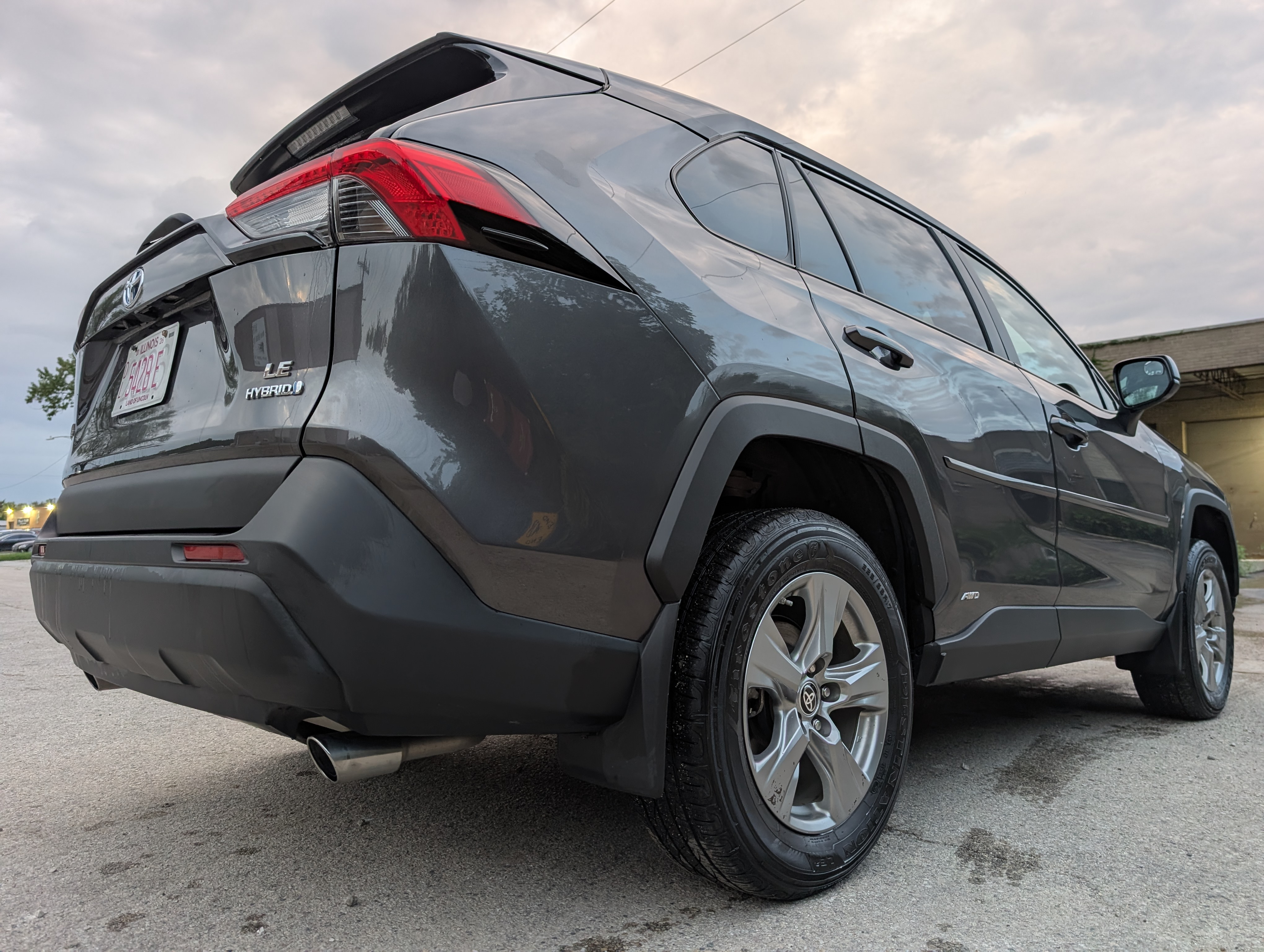 2024 Toyota RAV4 Hybrid LE Gray — view 7
