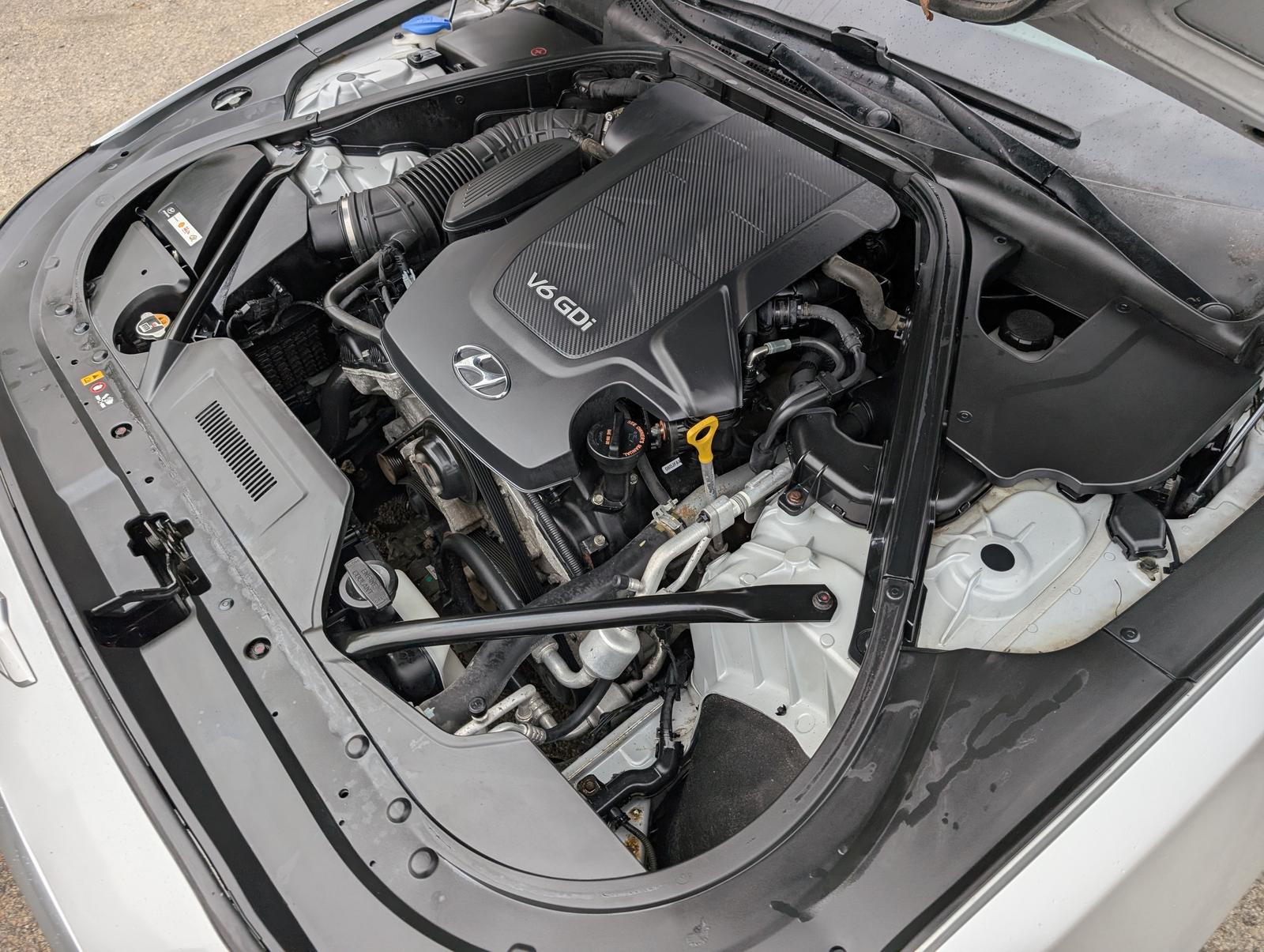 2016 Hyundai Genesis Base Silver — view 24