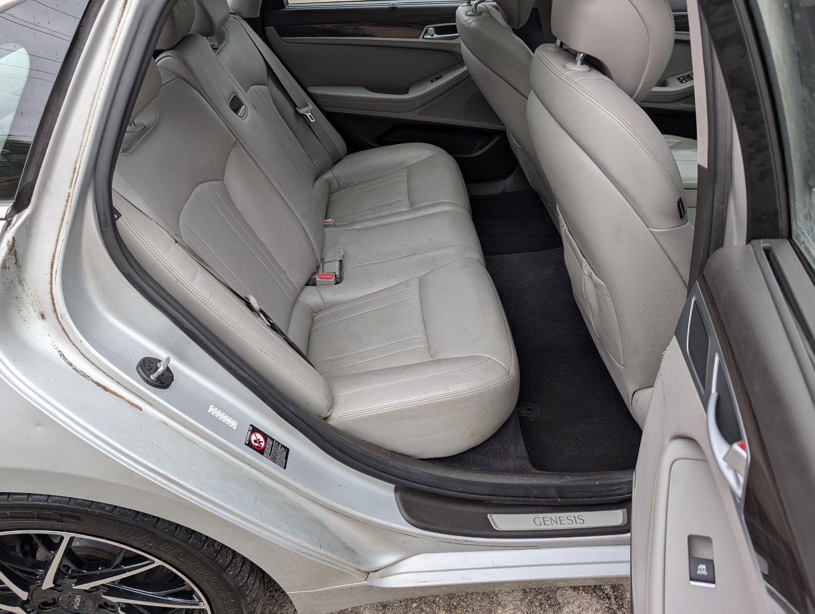 2016 Hyundai Genesis Base Silver — view 22