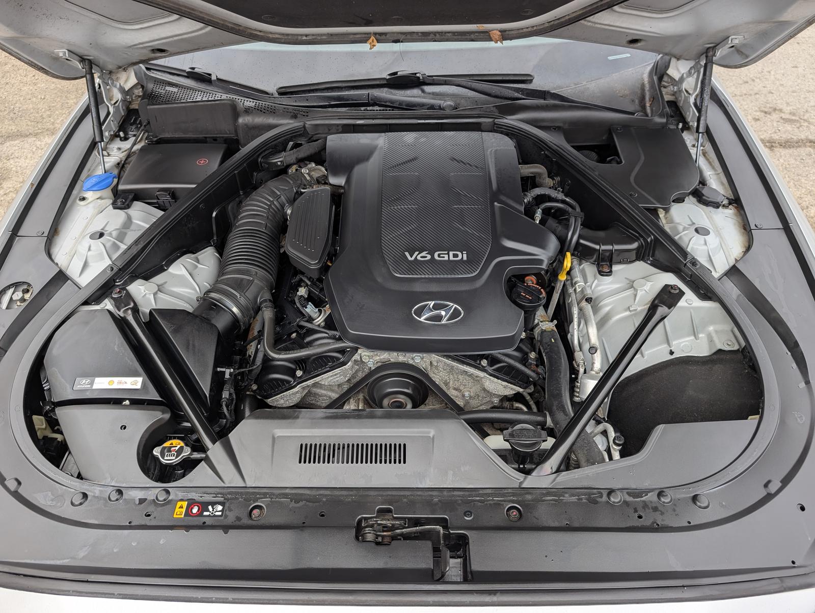 2016 Hyundai Genesis Base Silver — view 23