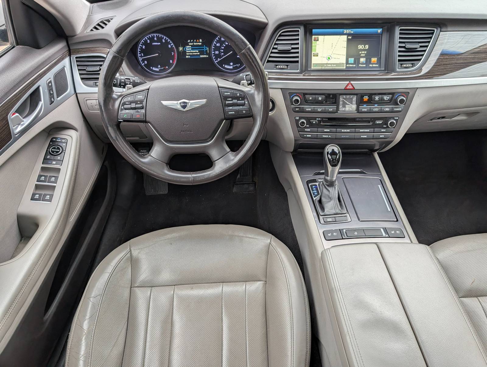 2016 Hyundai Genesis Base Silver — view 15