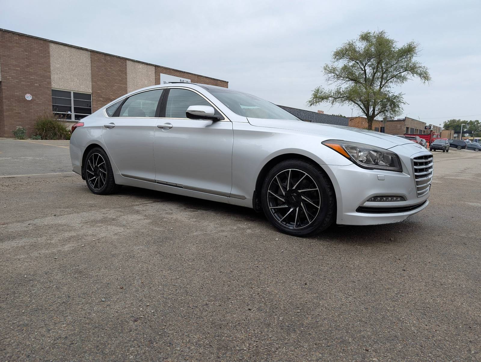 2016 Hyundai Genesis Base Silver — view 11