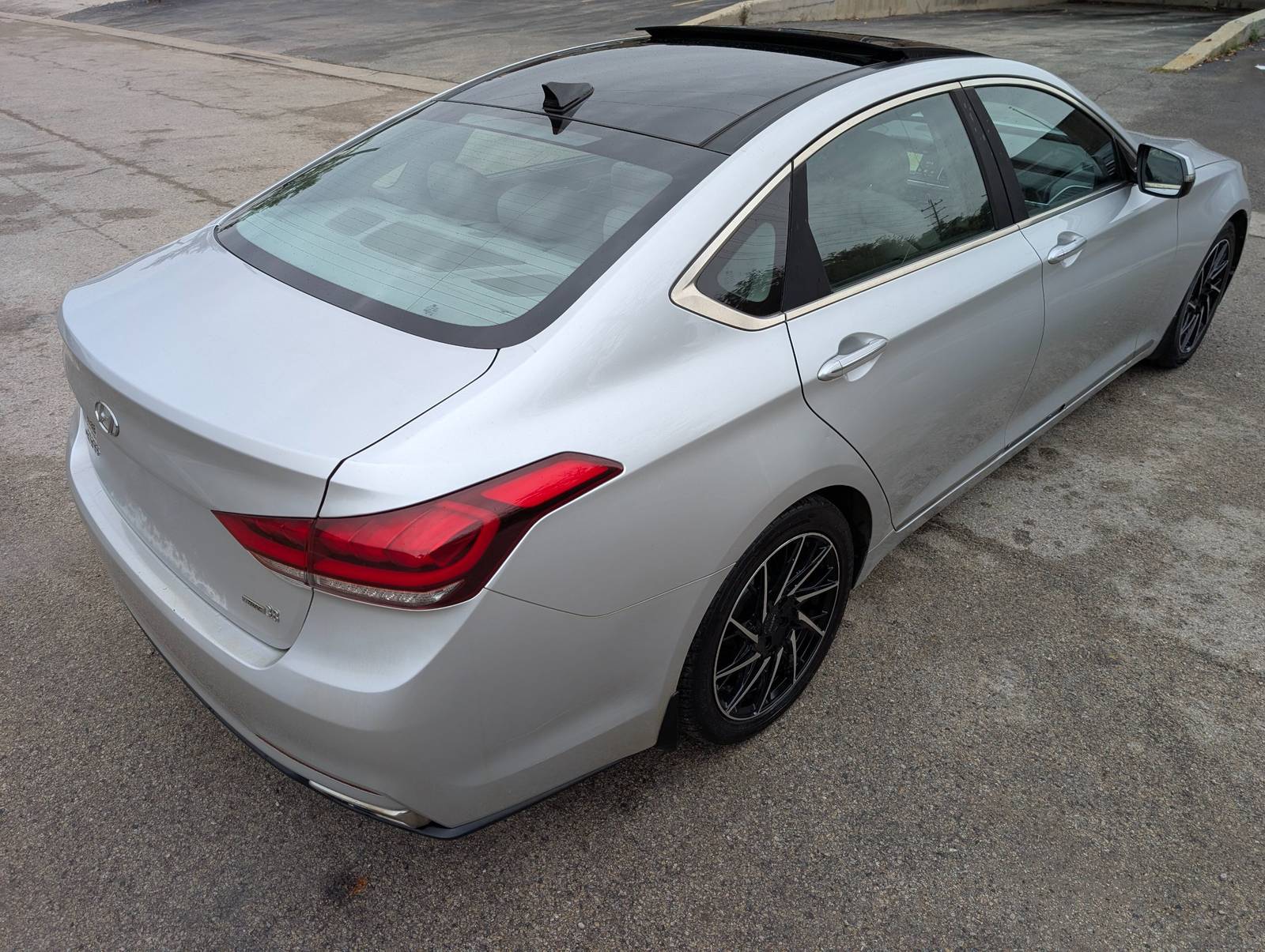 2016 Hyundai Genesis Base Silver — view 7