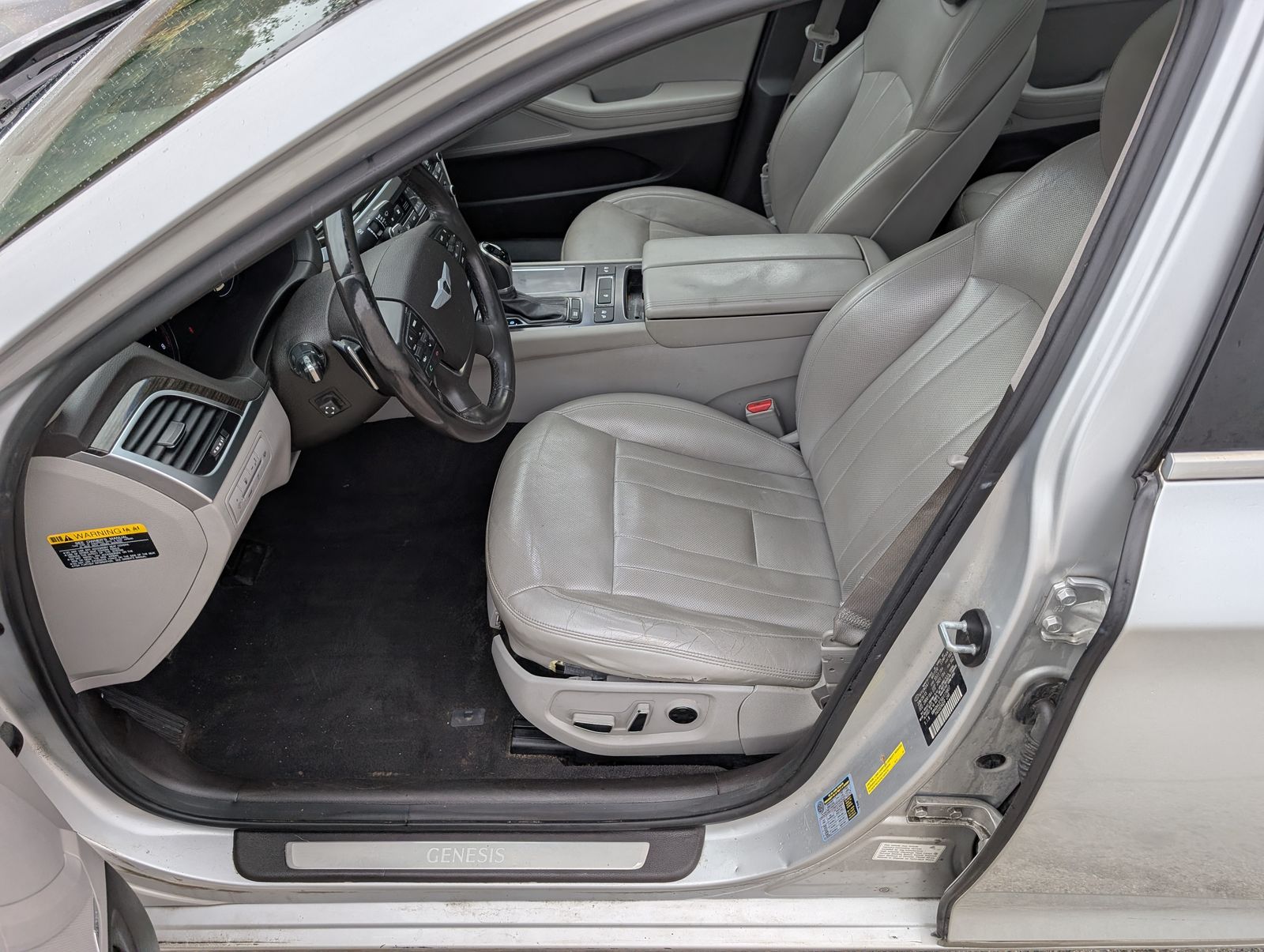 2016 Hyundai Genesis Base Silver — view 16