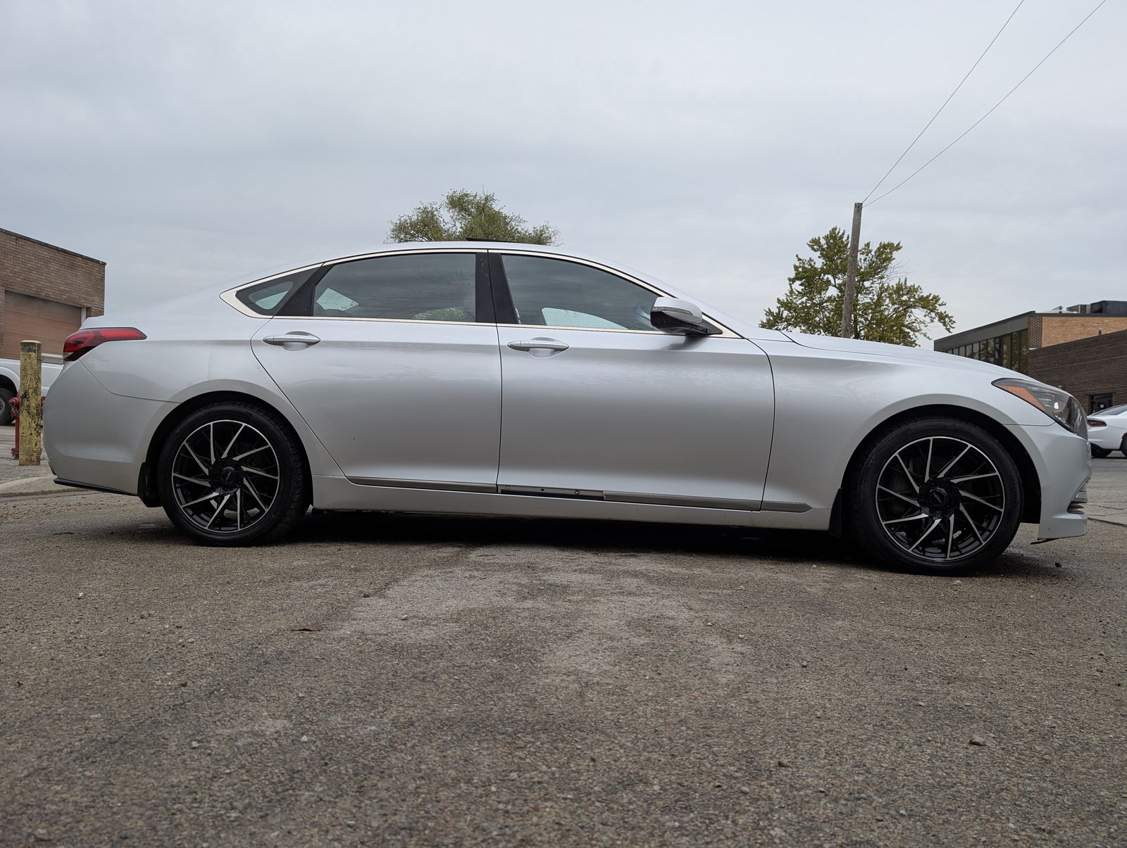 2016 Hyundai Genesis Base Silver — view 9