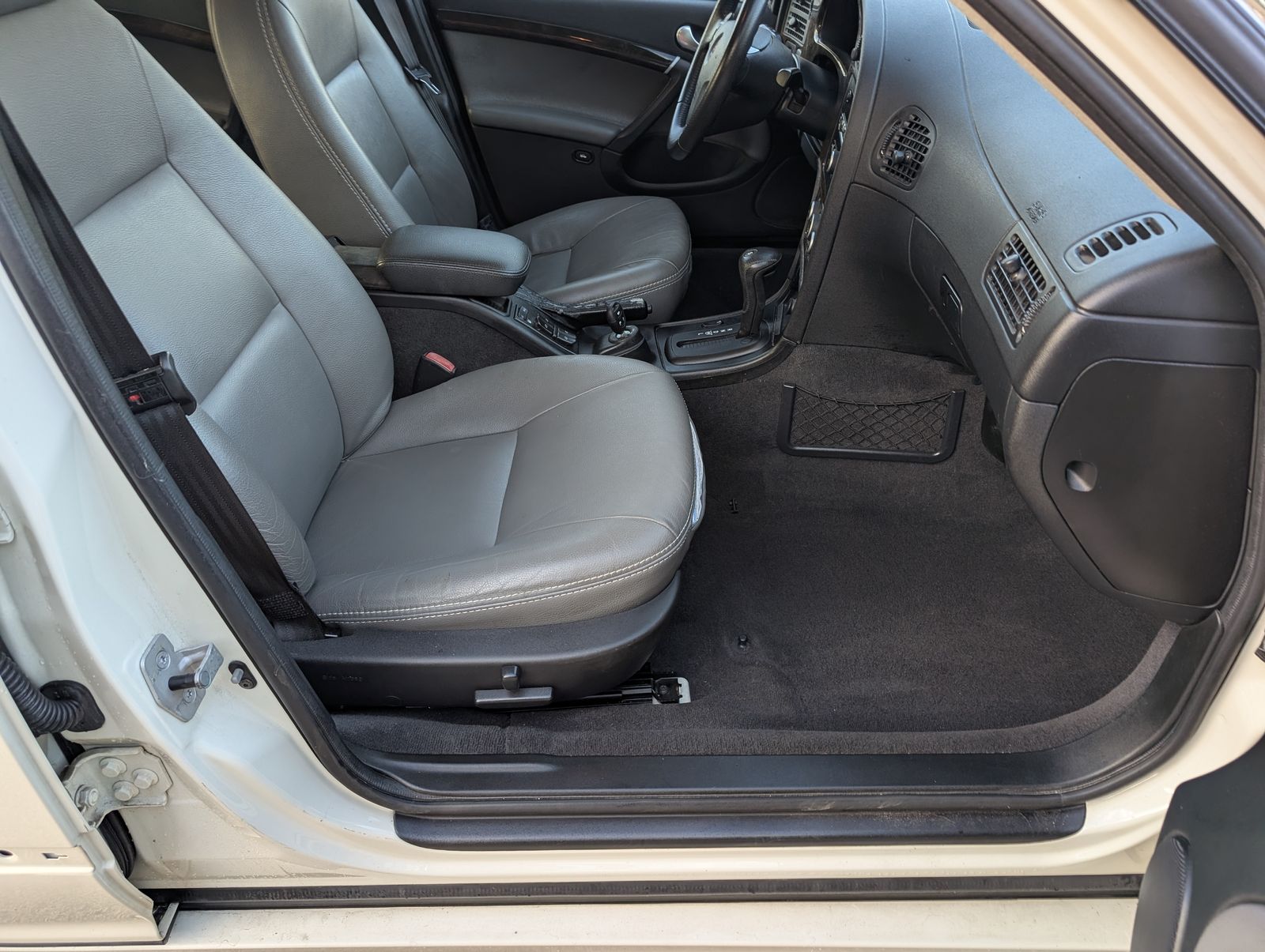 2006 Saab 9-5 Base White — view 17