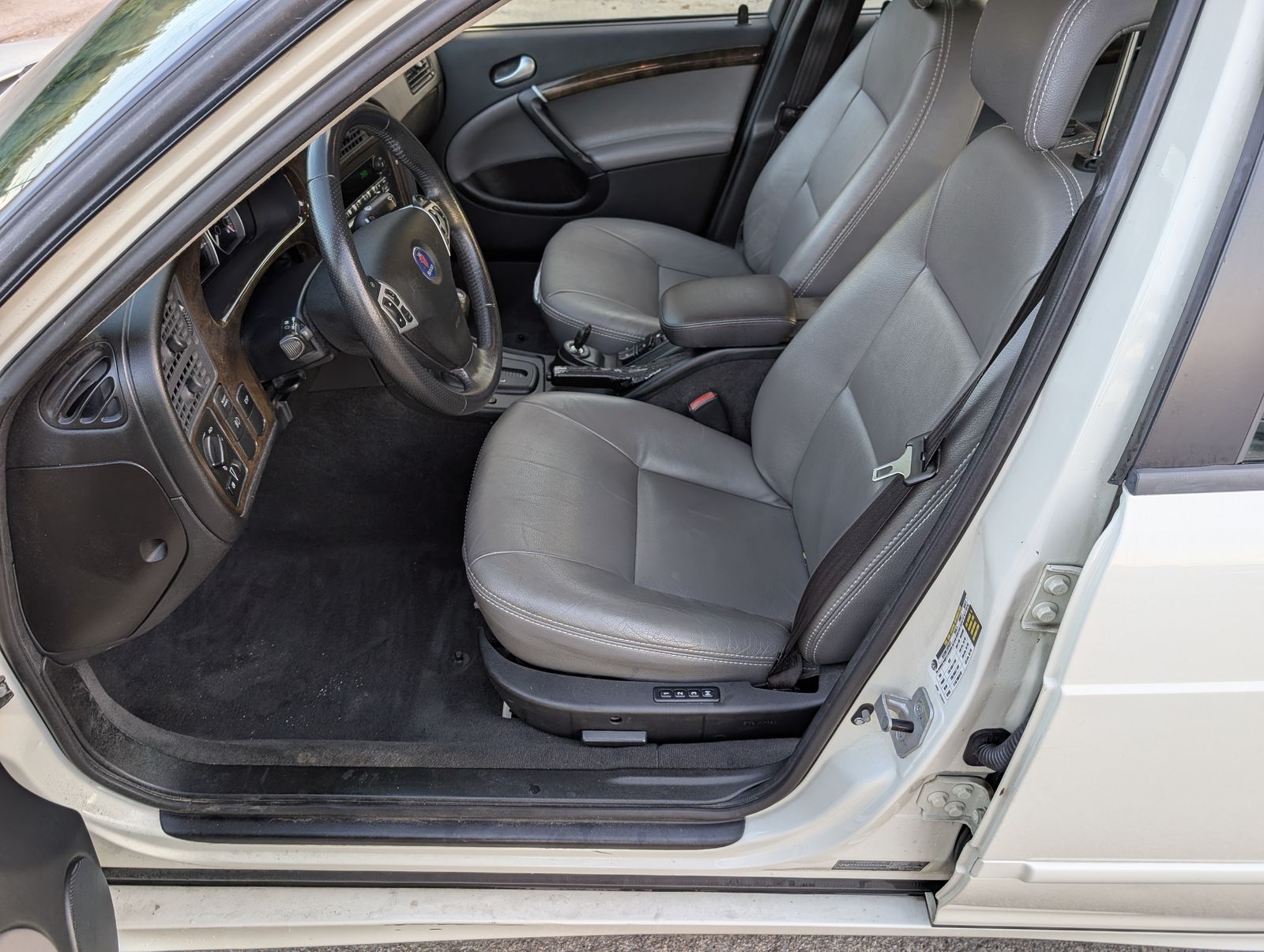 2006 Saab 9-5 Base White — view 12