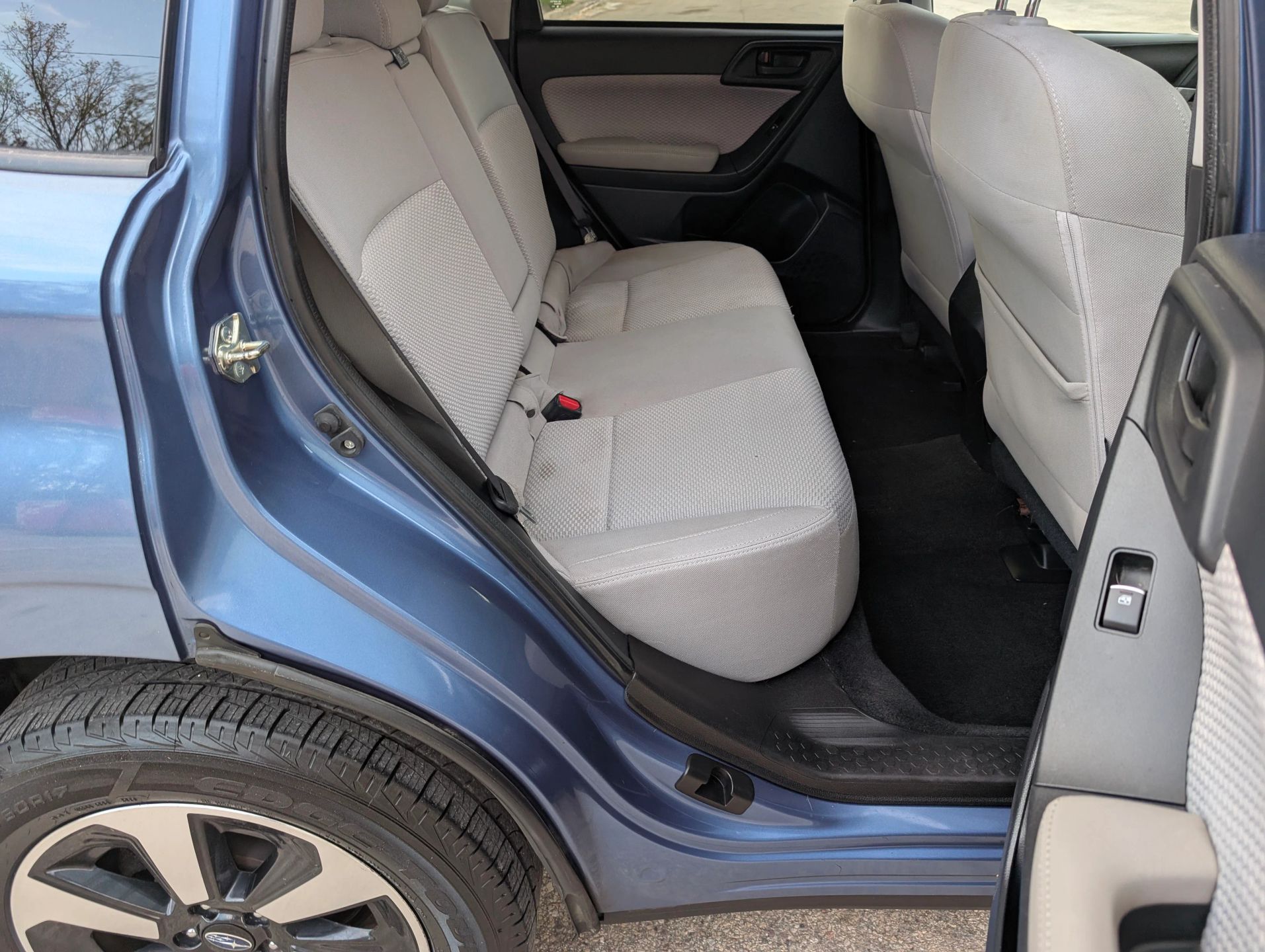 2017 Subaru Forester 2.5I Premium Blue — view 16
