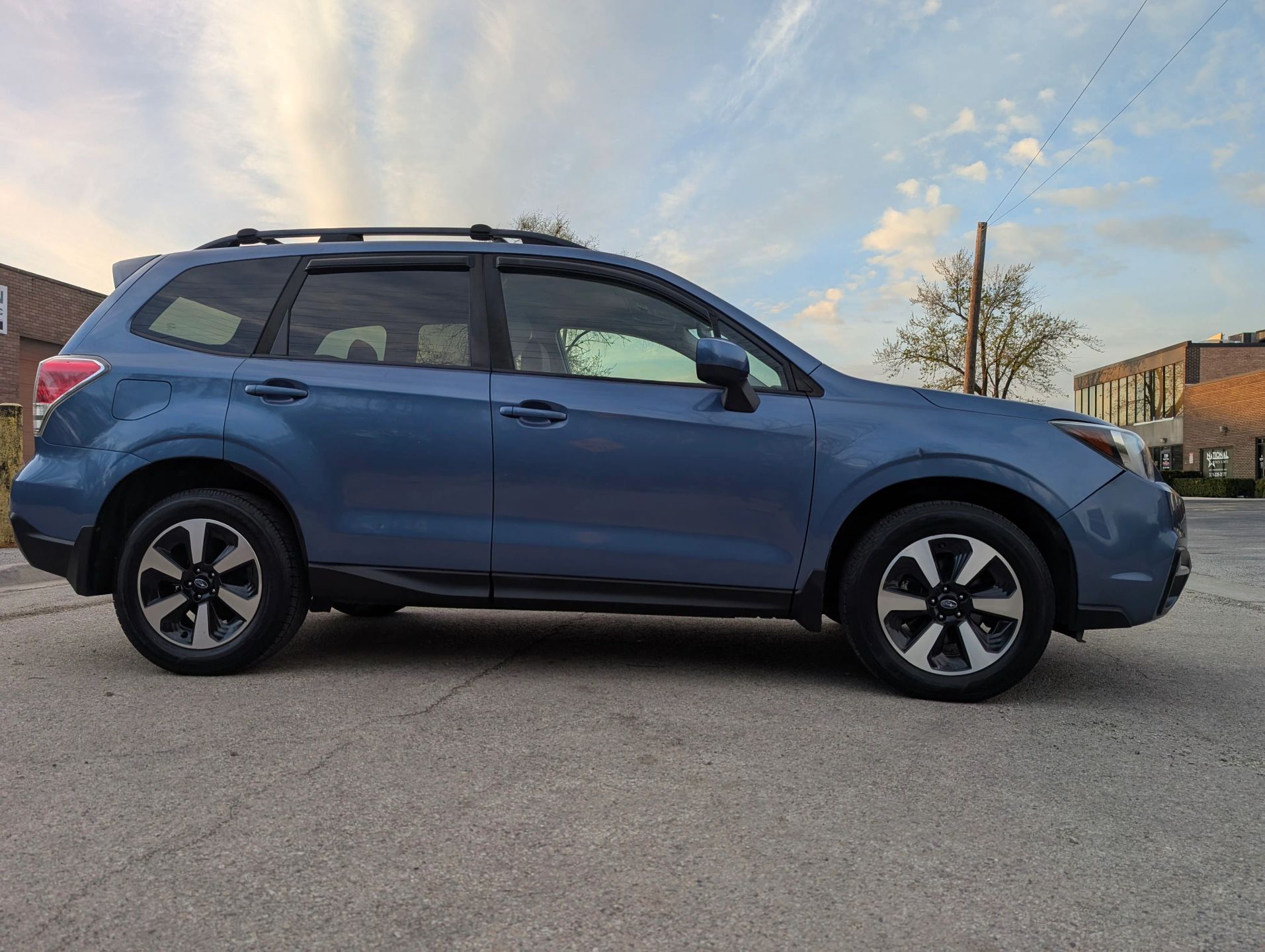 2017 Subaru Forester 2.5I Premium Blue — view 9