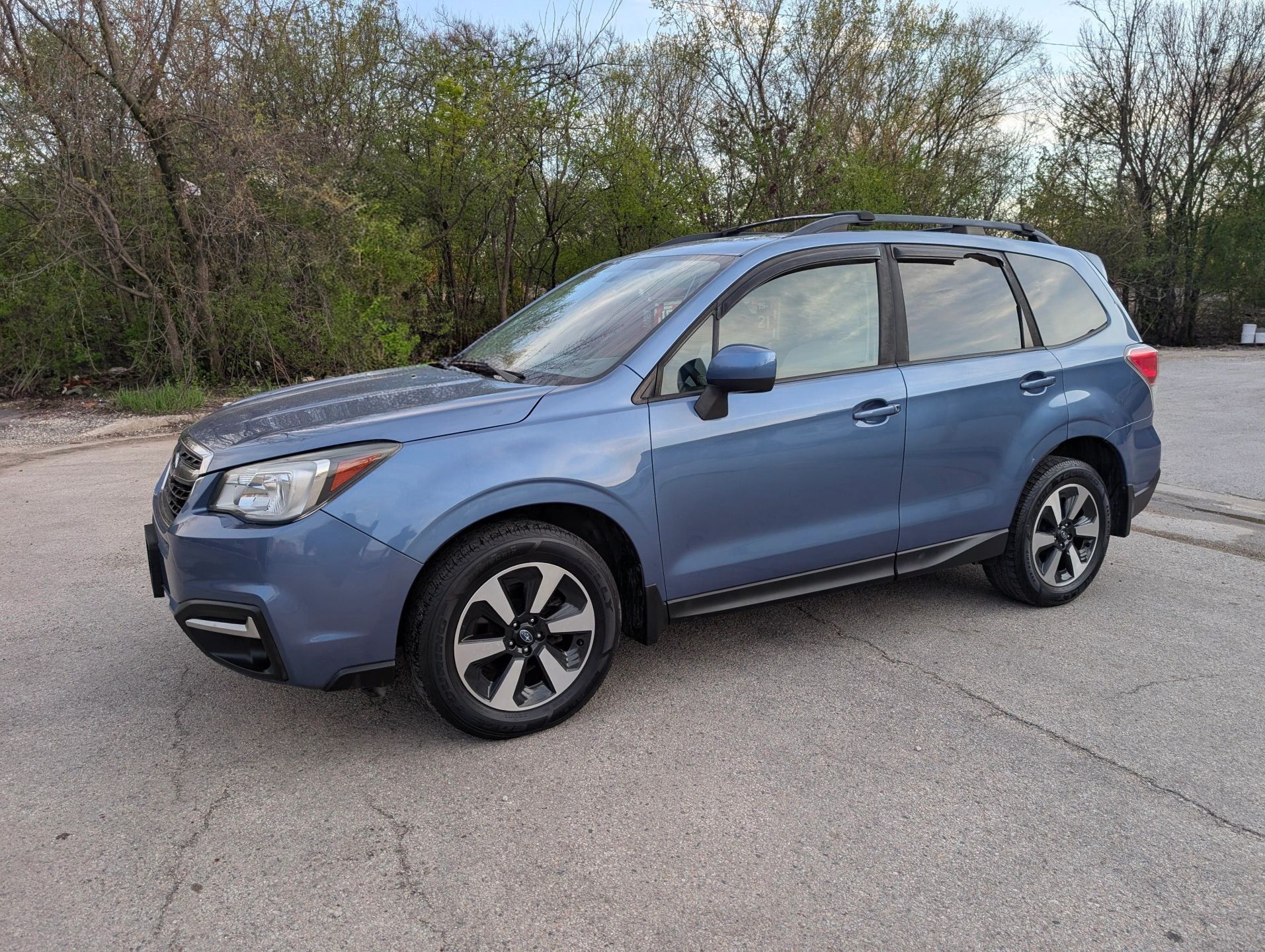 2017 Subaru Forester 2.5I Premium Blue — view 2