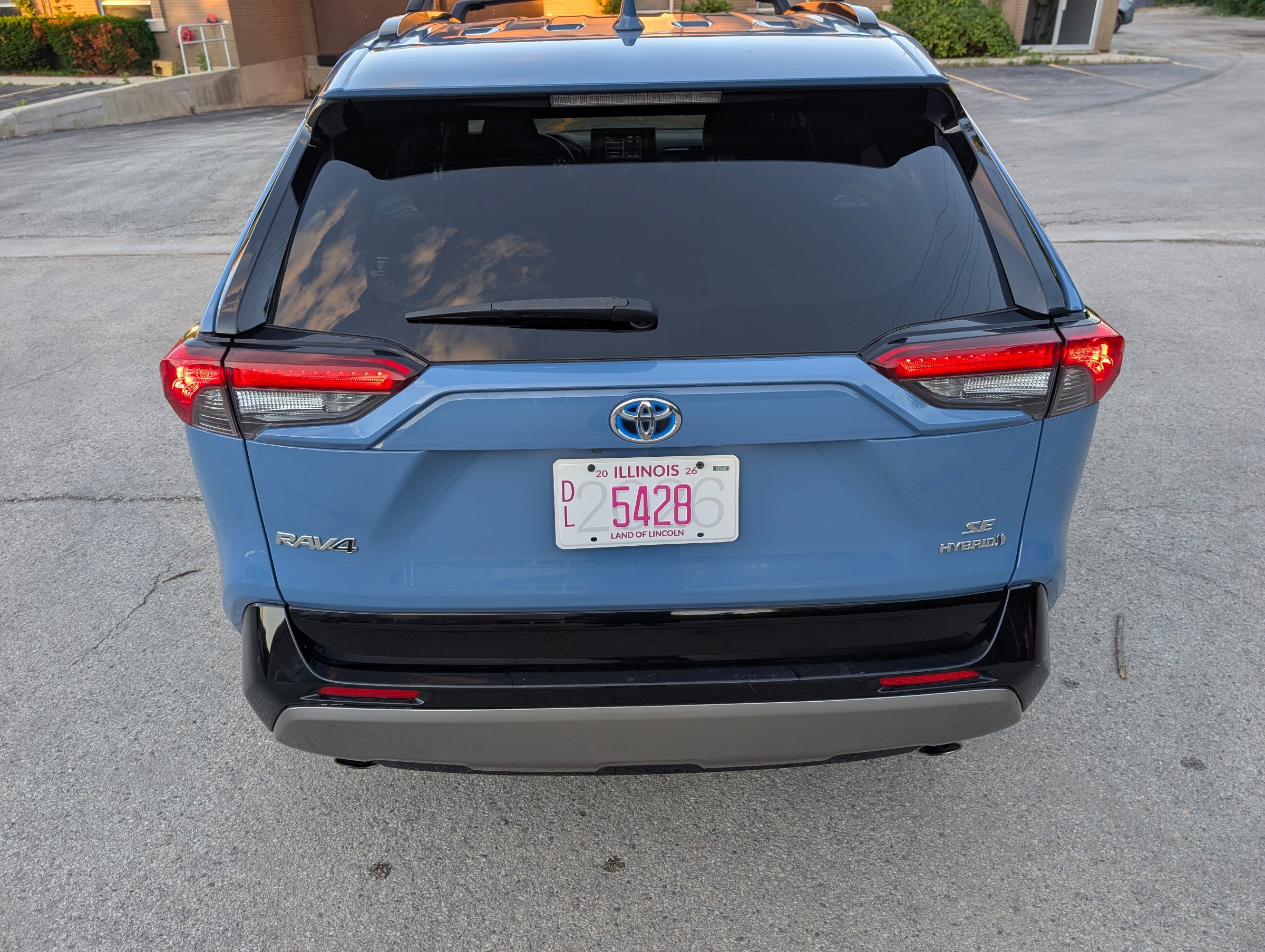 2022 Toyota RAV4 Hybrid SE Blue — view 6