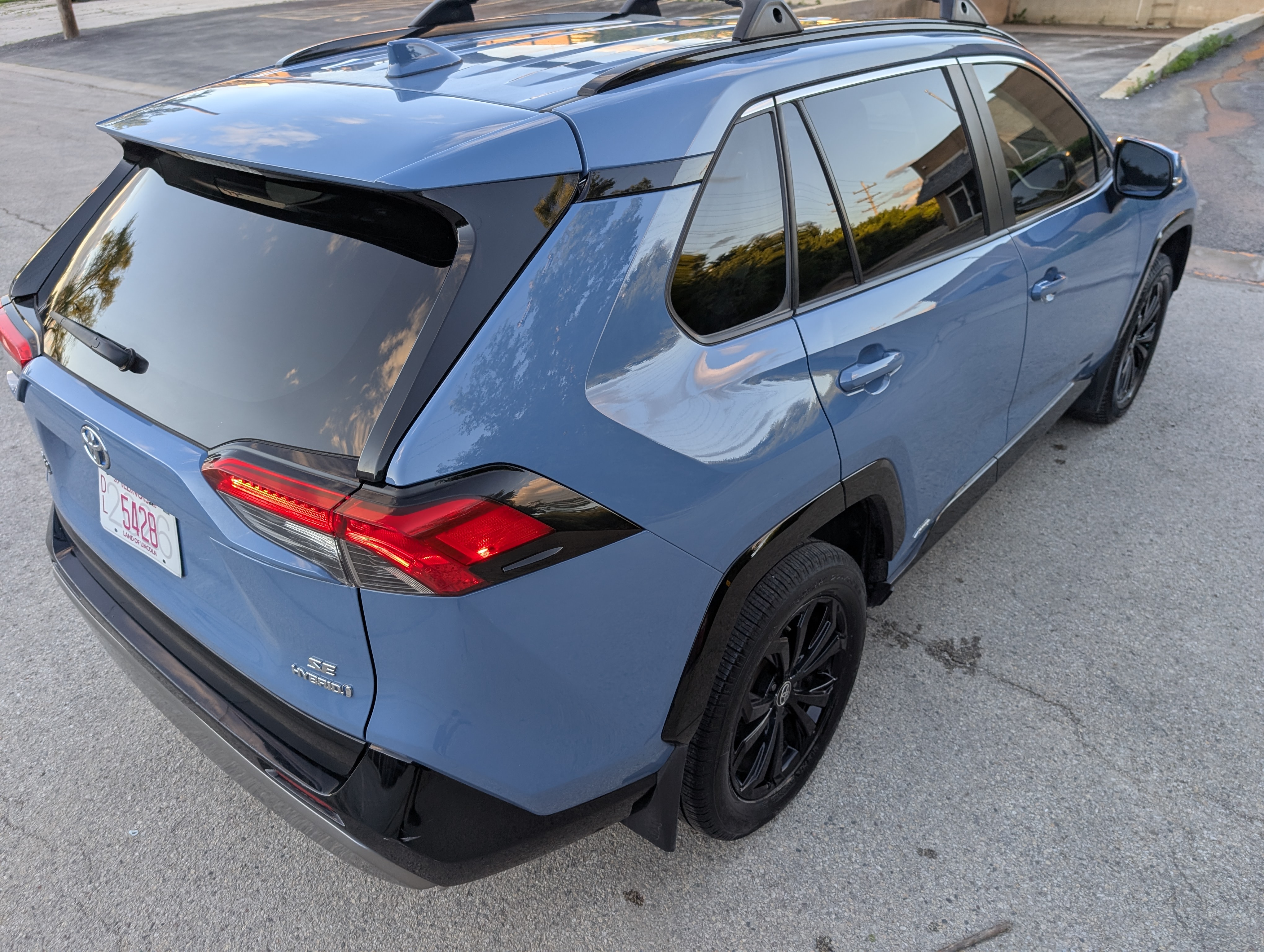 2022 Toyota RAV4 Hybrid SE Blue — view 7