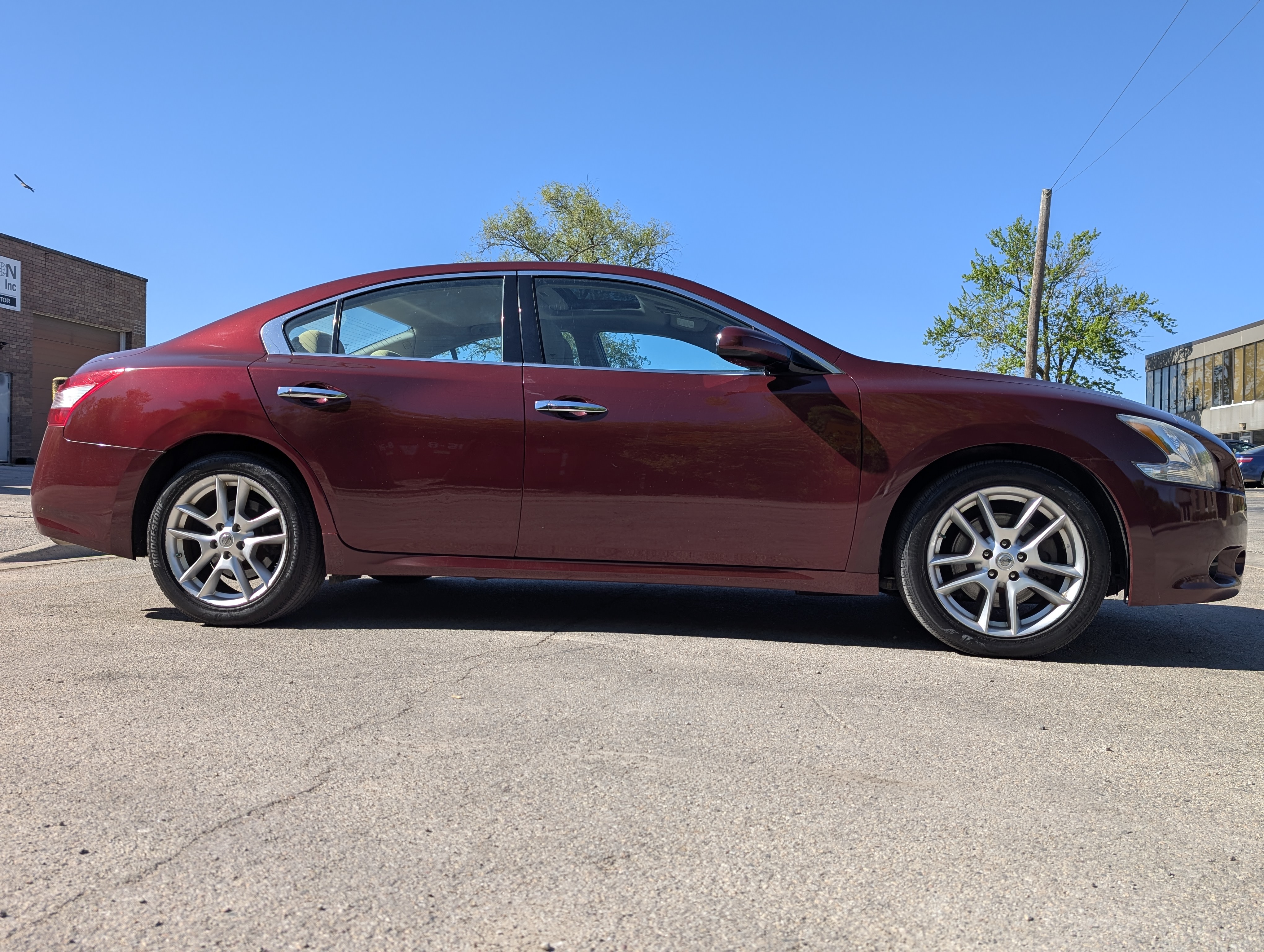 2009 Nissan Maxima  Burgundy — view 9