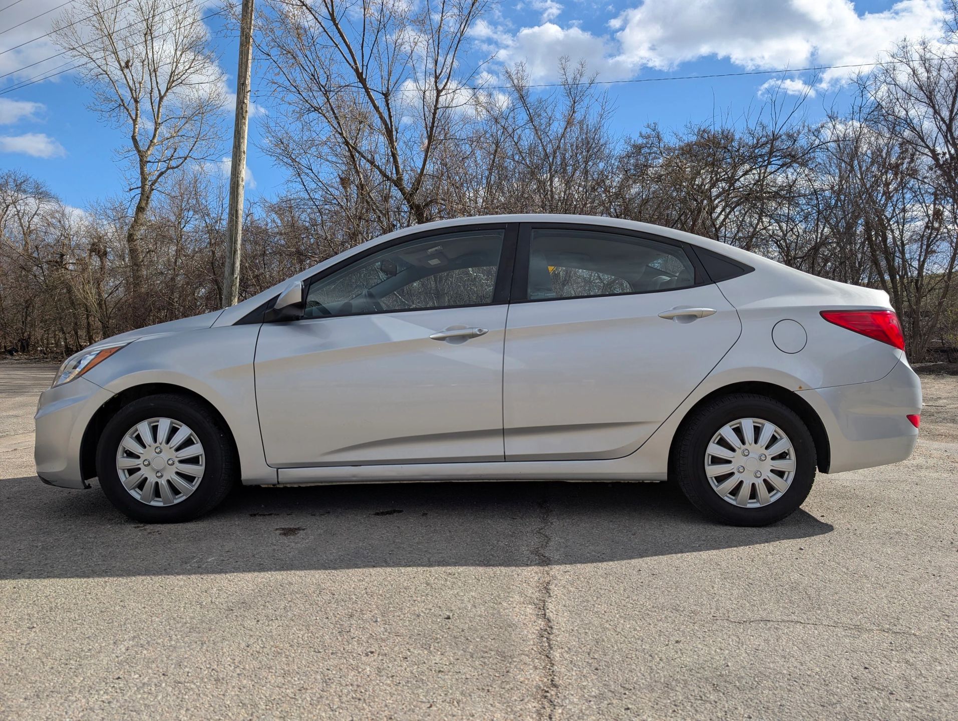 2017 Hyundai Accent SE Silver — view 4