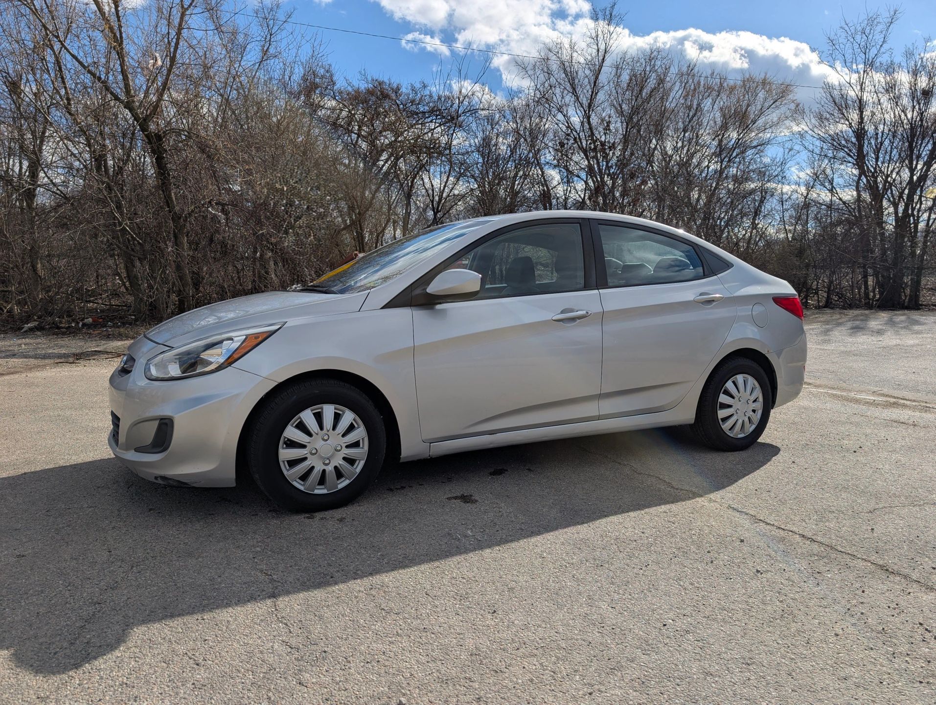 2017 Hyundai Accent SE Silver — view 3
