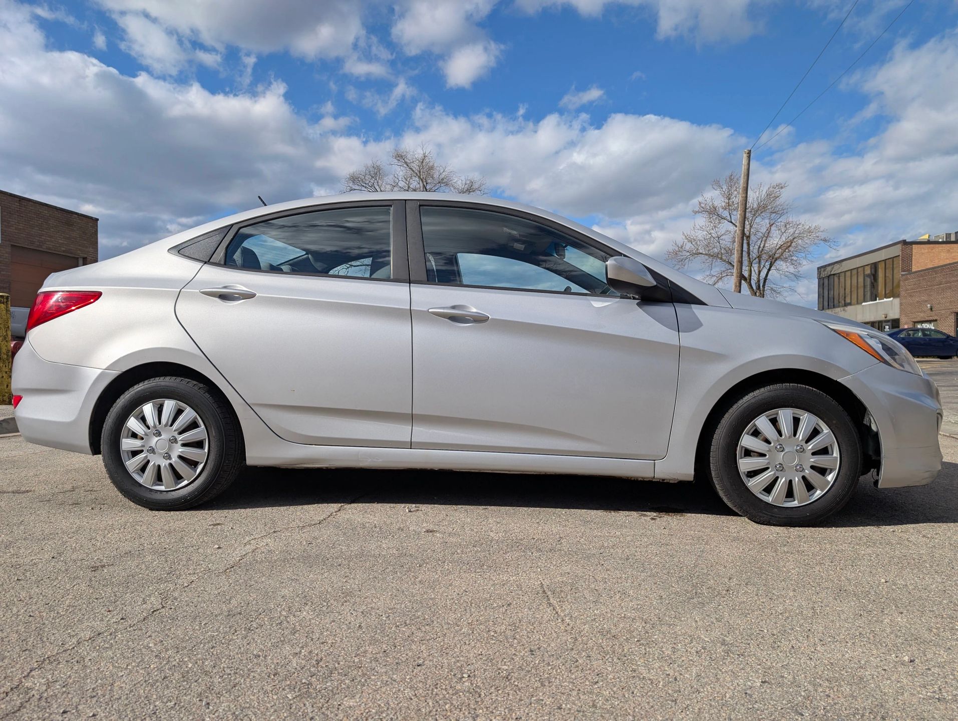 2017 Hyundai Accent SE Silver — view 9