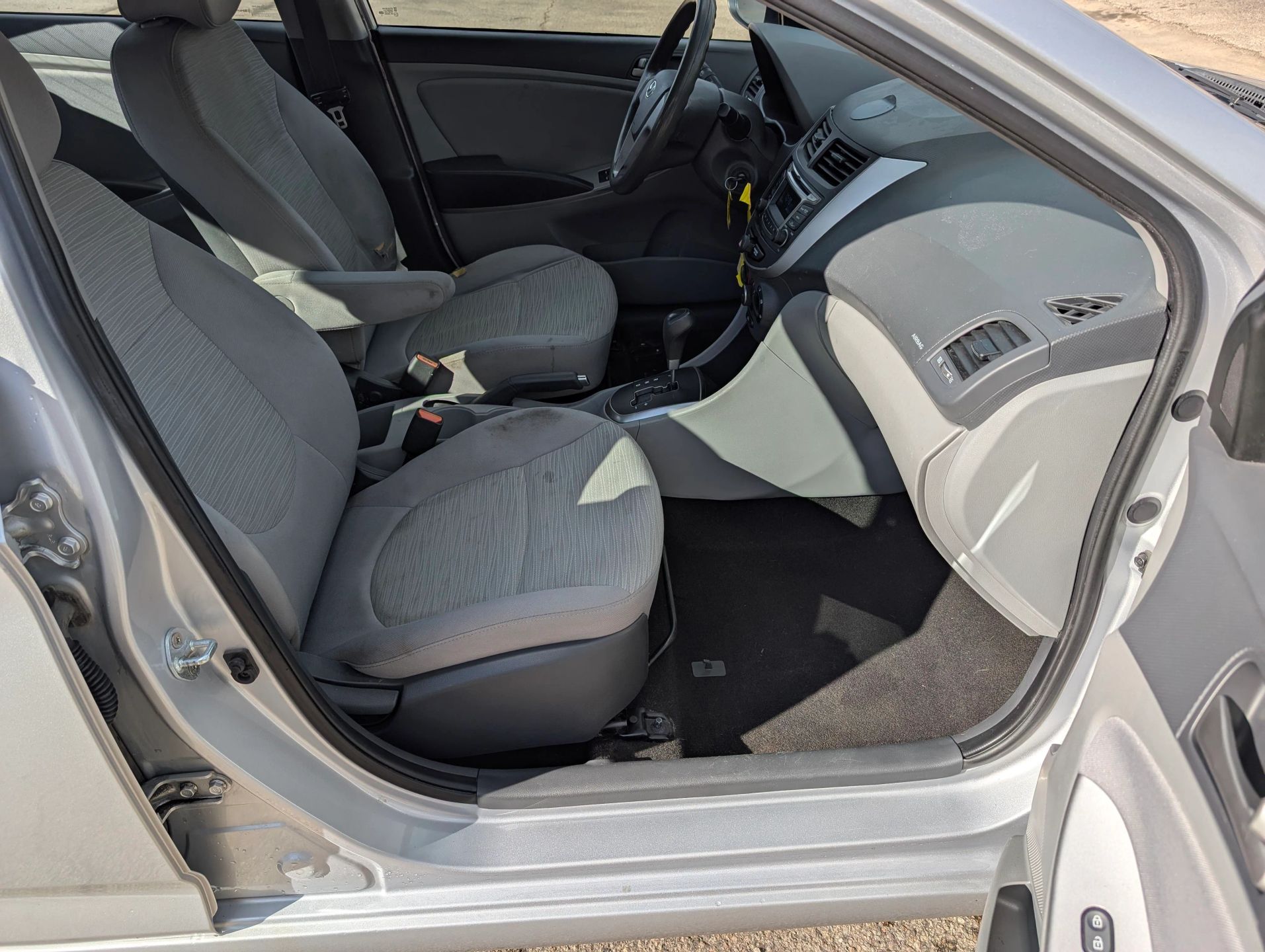 2017 Hyundai Accent SE Silver — view 16