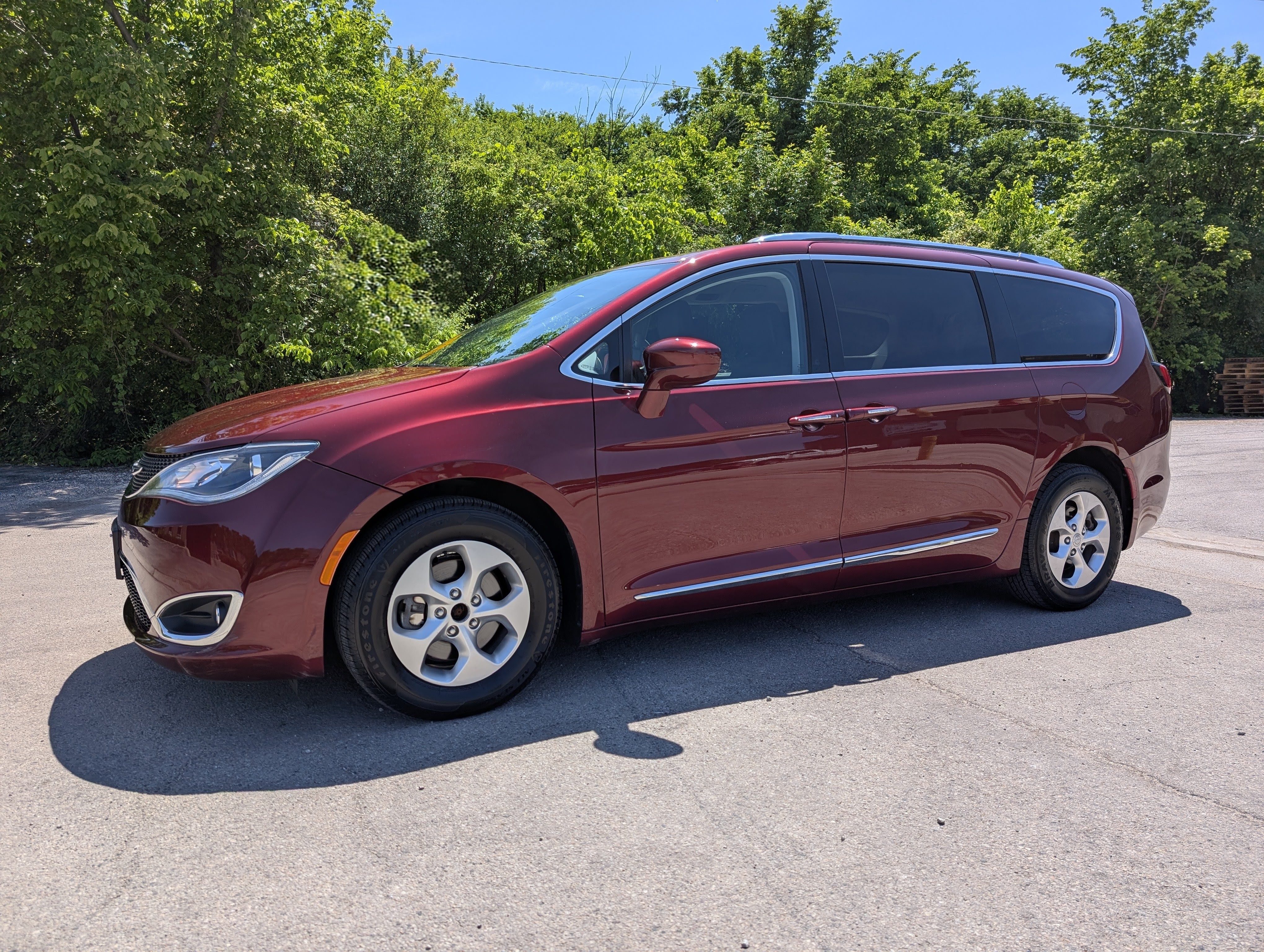 2017 Chrysler Pacifica Touring L Plus Red — view 46