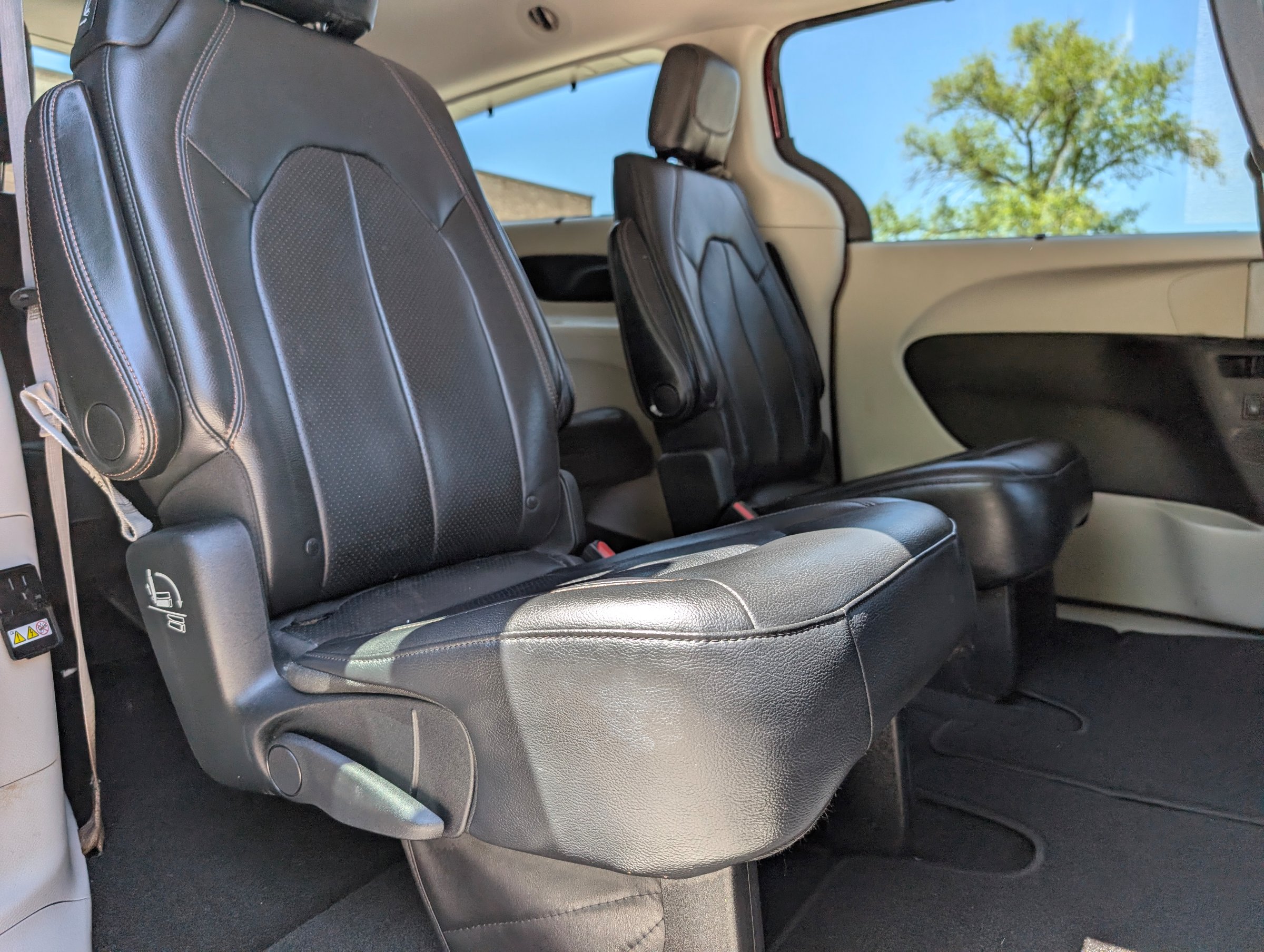 2017 Chrysler Pacifica Touring L Plus Red — view 24