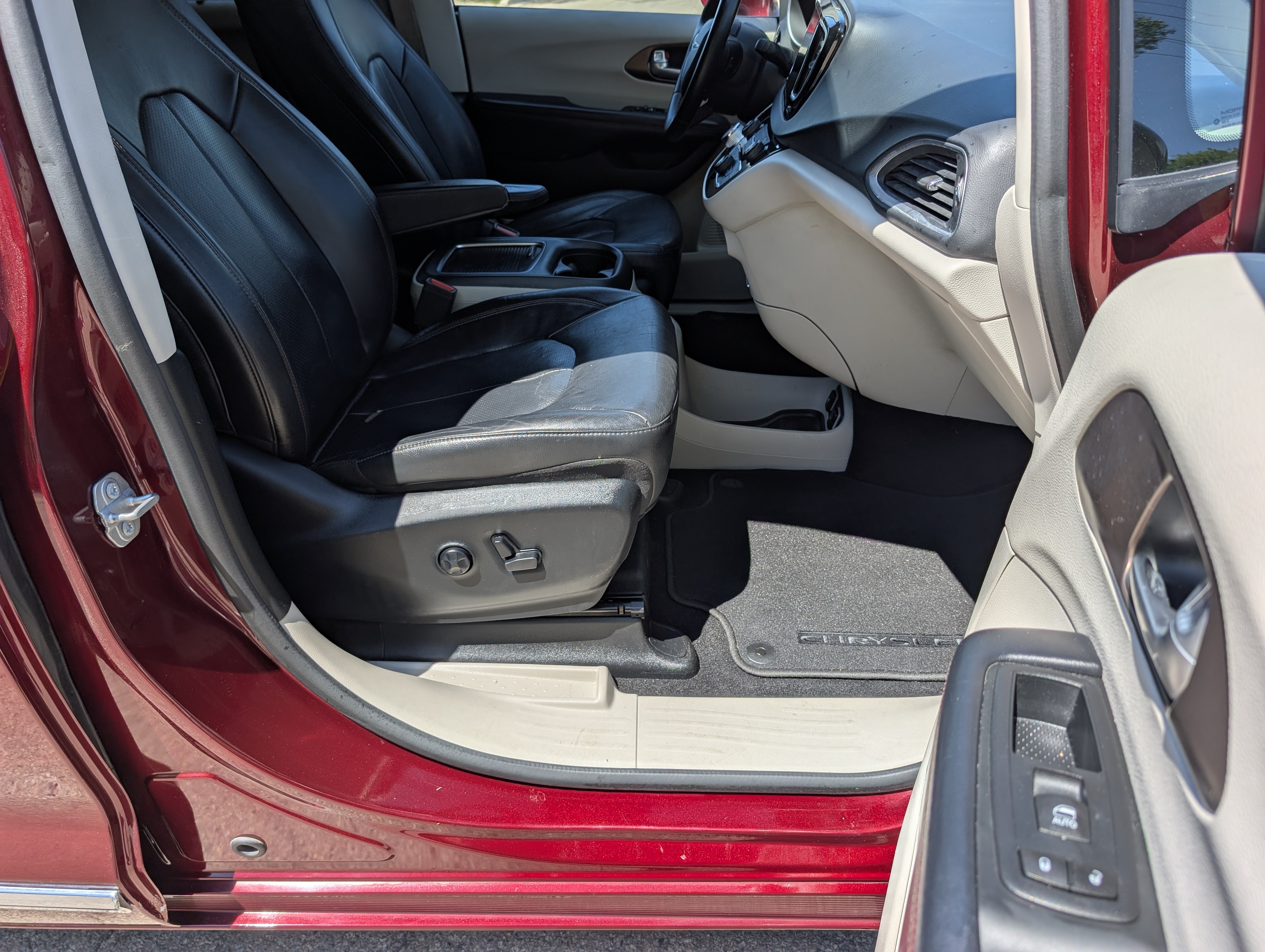 2017 Chrysler Pacifica Touring L Plus Red — view 18