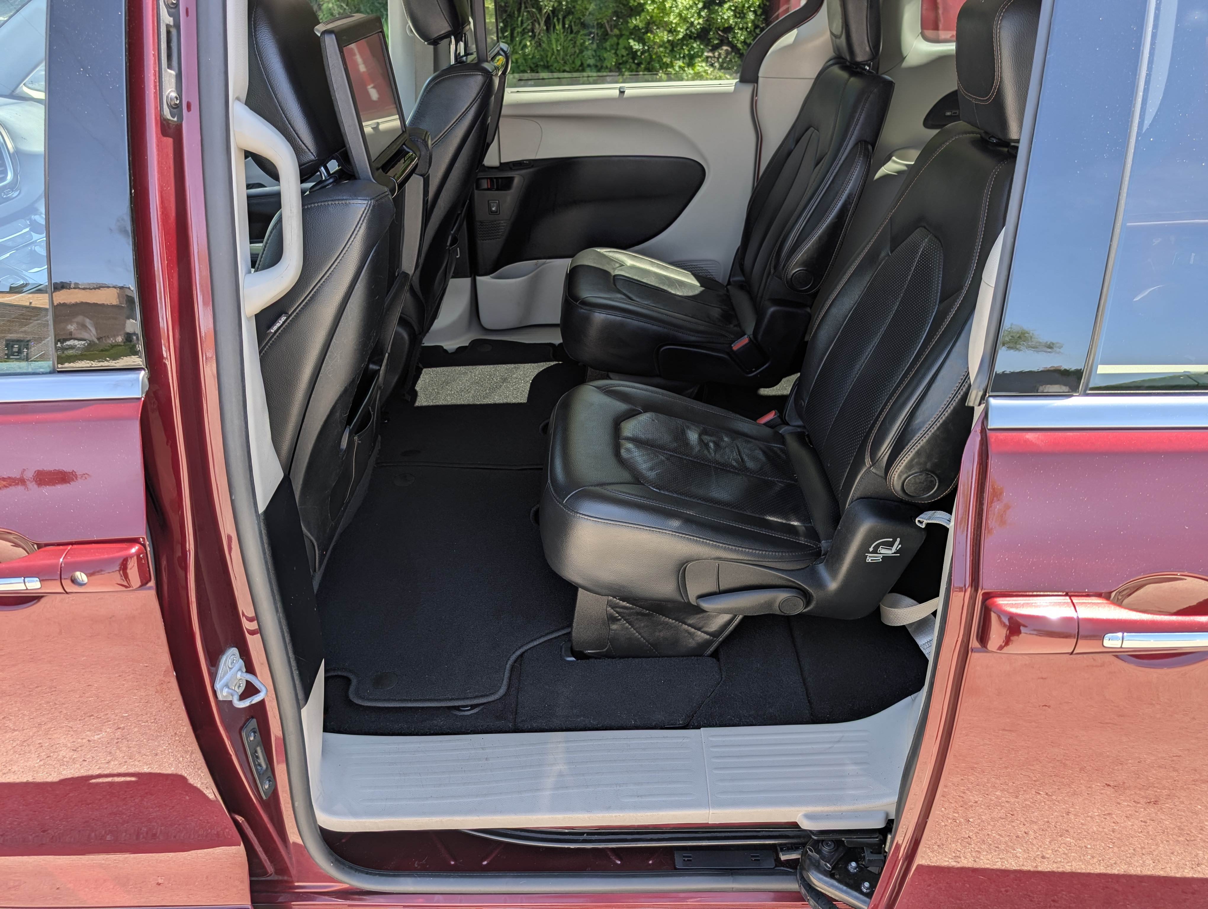 2017 Chrysler Pacifica Touring L Plus Red — view 19